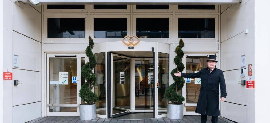 Sofitel London Gatwick Hotel Dinner Package Main Entrance 1(1)