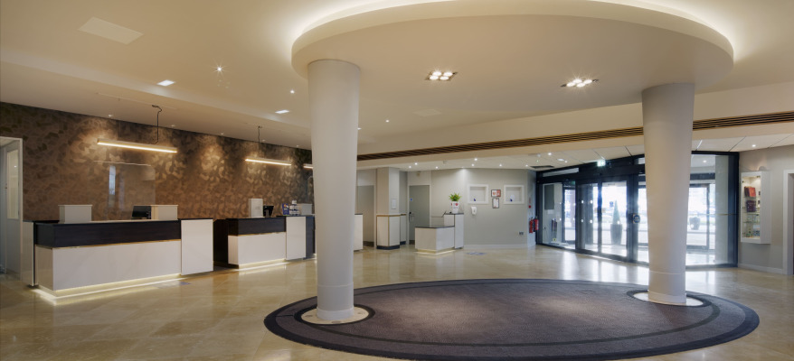 Doubletree By Hilton Manchester Airport DT MA Reception 4a