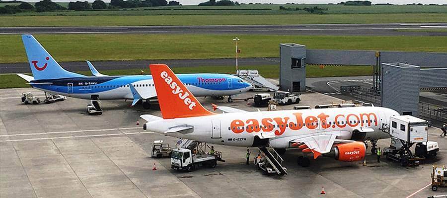 Liverpool John Lennon Airport Liverpool Airport Planes Thomson EasyJet