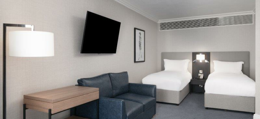 Sofitel London Gatwick Hotel Junior Suite 3