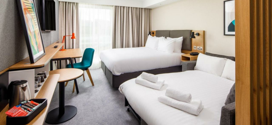 Holiday Inn Manchester Airport QRoomASofabed(1)