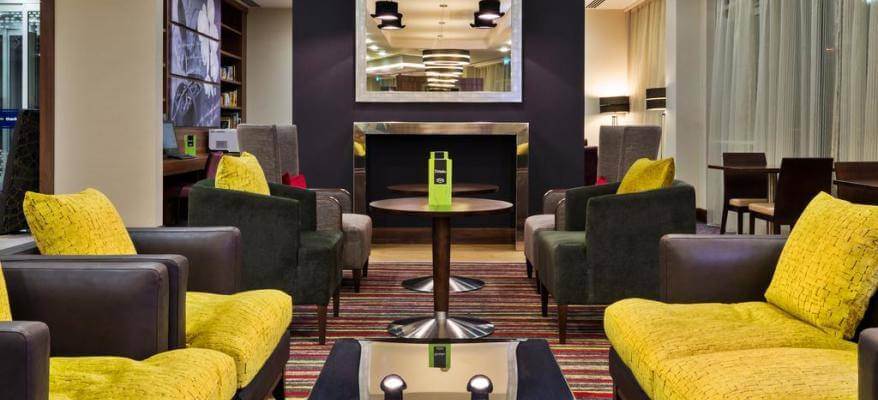 Hampton By Hilton Luton Airport Lobby