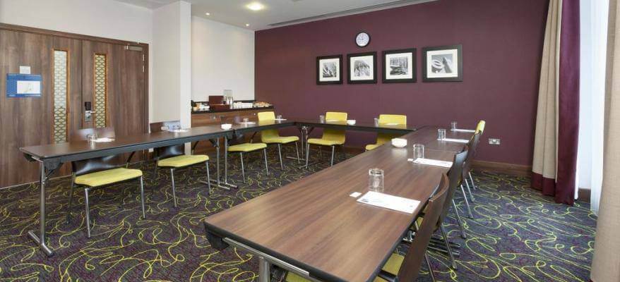 Hampton By Hilton Luton Airport Meeting Room
