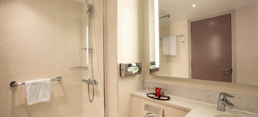 Leonardo Hotel Heathrow Airport Standard Bathroom Sm 1