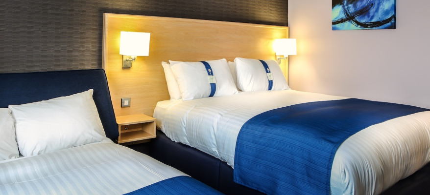 Holiday Inn Express Manchester Airport Bedrooms1 Holiday Inn Express Manchester