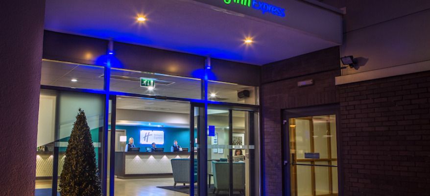 Holiday Inn Express Manchester Airport Outside2 Holiday Inn Express Manchester