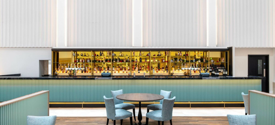 Hilton London Gatwick Airport Amys Bar