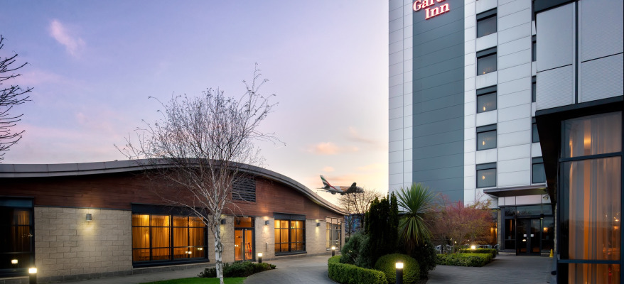 Hilton Garden Inn HGI Heathrow Exterior 3