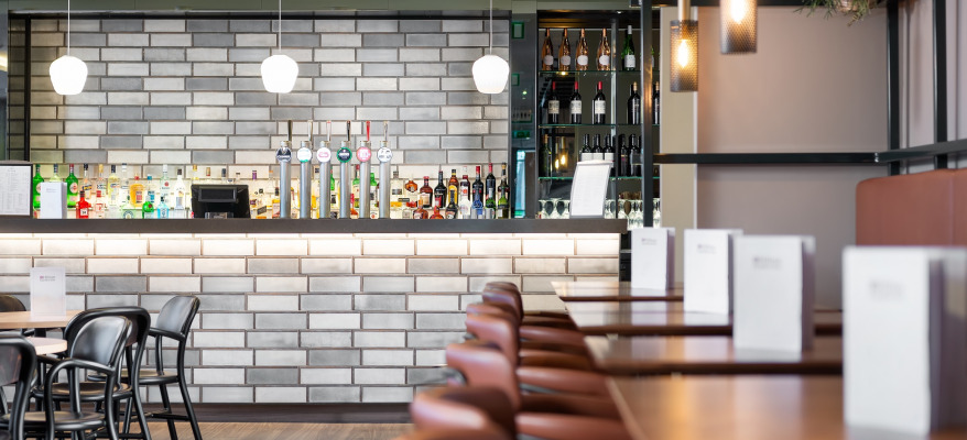 Hilton Garden Inn HGI Heathrow Bar 4
