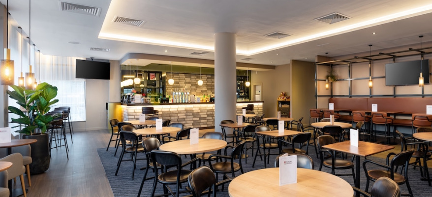 Hilton Garden Inn Heathrow Airport HGI Heathrow Bar 2