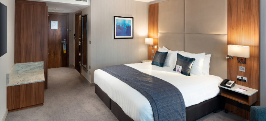 Crowne Plaza T4 Heathrow Airport 10