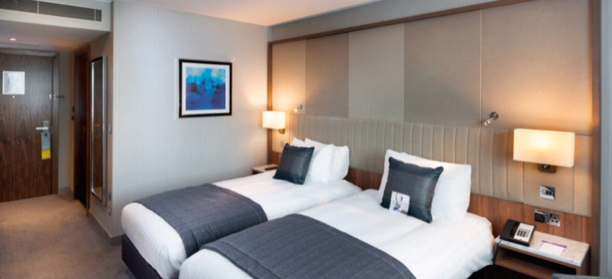 Crowne Plaza T4 Heathrow Airport 12