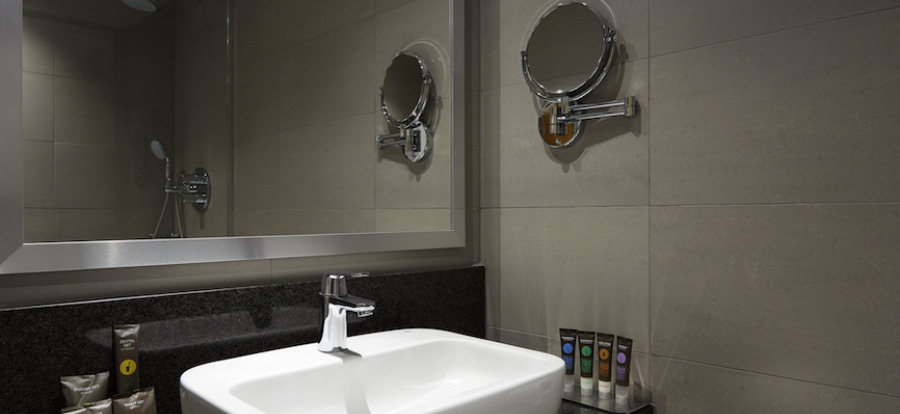 Novotel Breakfast With Onsite Parking Stansted Airport Bathroom 4427 58