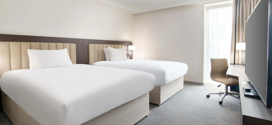 Hilton London Gatwick Airport Twin Deluxe Bedroom 11