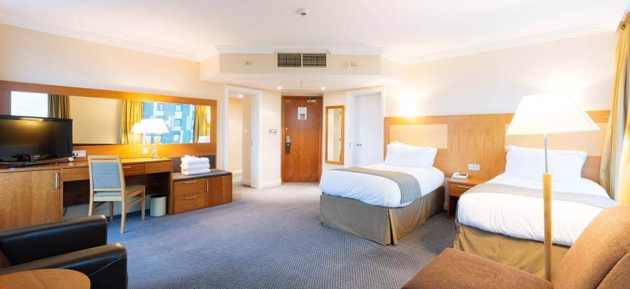 Sofitel London Gatwick Hotel Dinner Package Corner Family 2(1)
