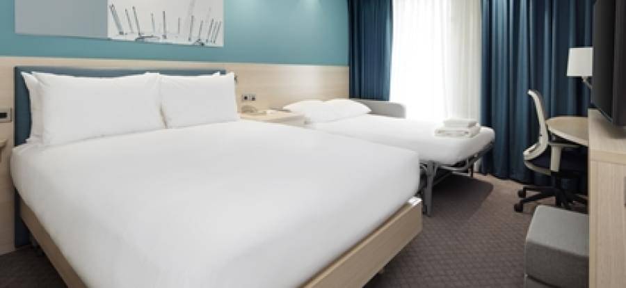 Hampton By Hilton Bristol Airport Family Room