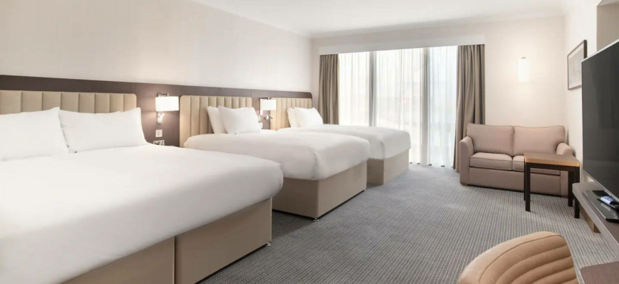 Hilton London Gatwick Airport Family Bedroom 11(1)